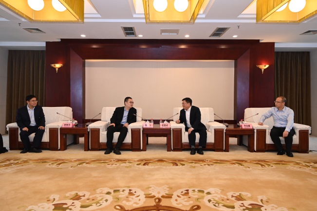 说明: G:\4申博工作\8 2023年申博工作\学科专家\西南财经大学调研20231010\mmexport1696943631116.jpg 说明: G:\4申博工作\8 2023年申博工作\学科专家\西南财经大学调研20231010\mmexport1696943631116.jpg